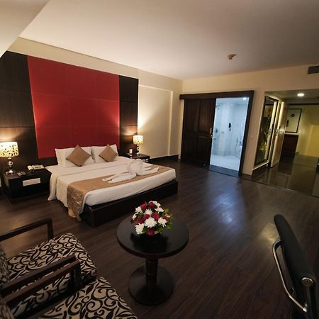 The South Park Hotel Thiruvananthapuram ภายนอก รูปภาพ