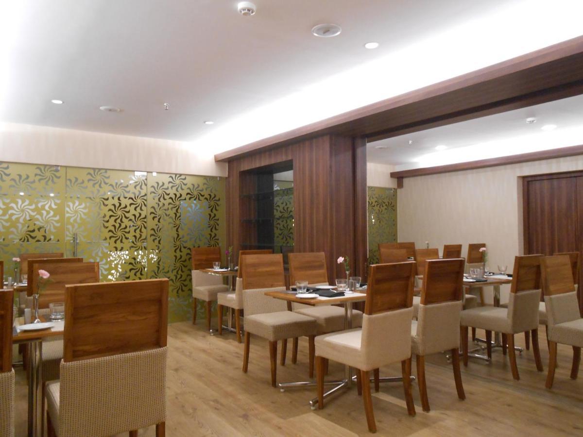 The South Park Hotel Thiruvananthapuram ภายนอก รูปภาพ