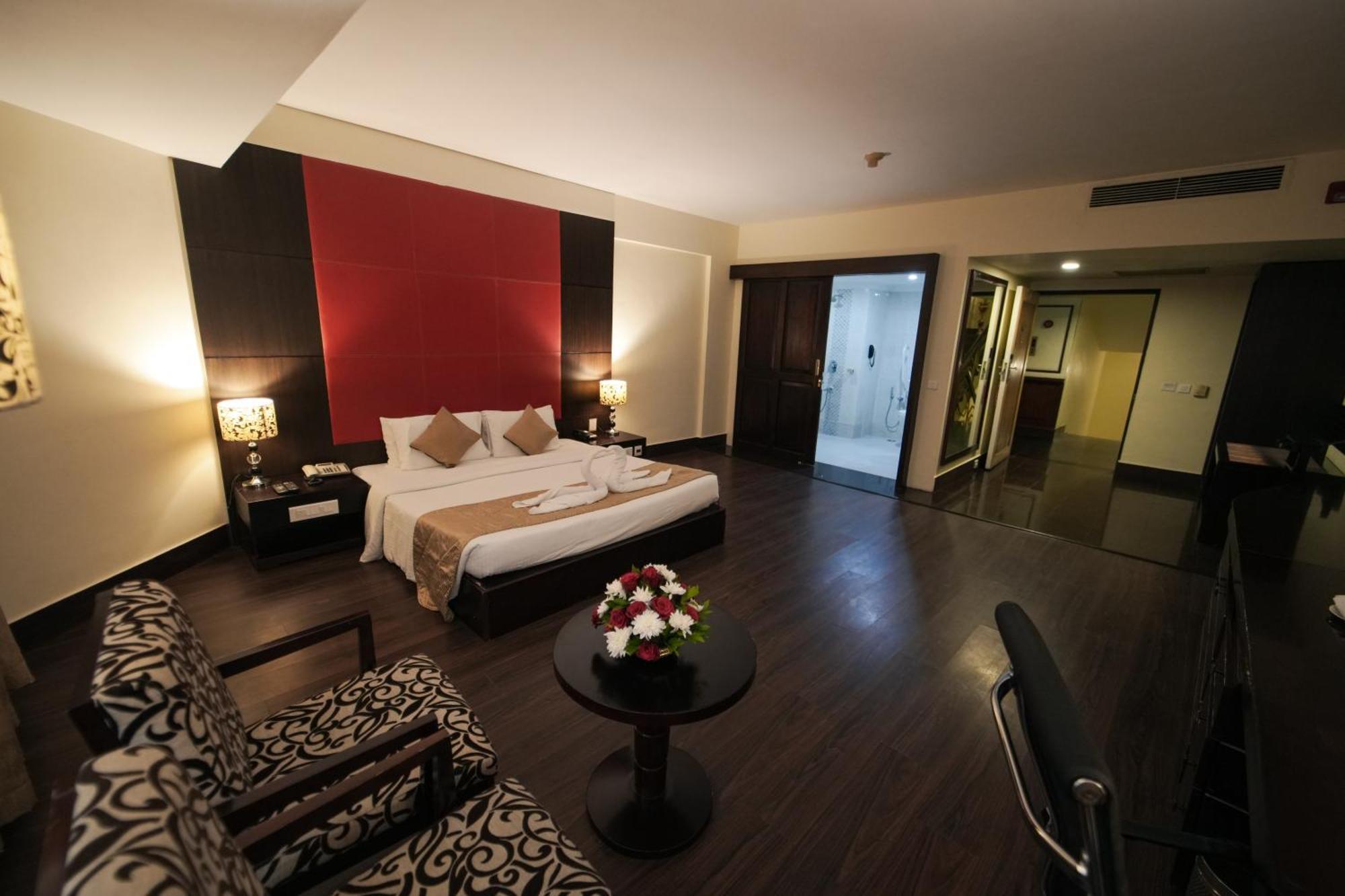 The South Park Hotel Thiruvananthapuram ภายนอก รูปภาพ