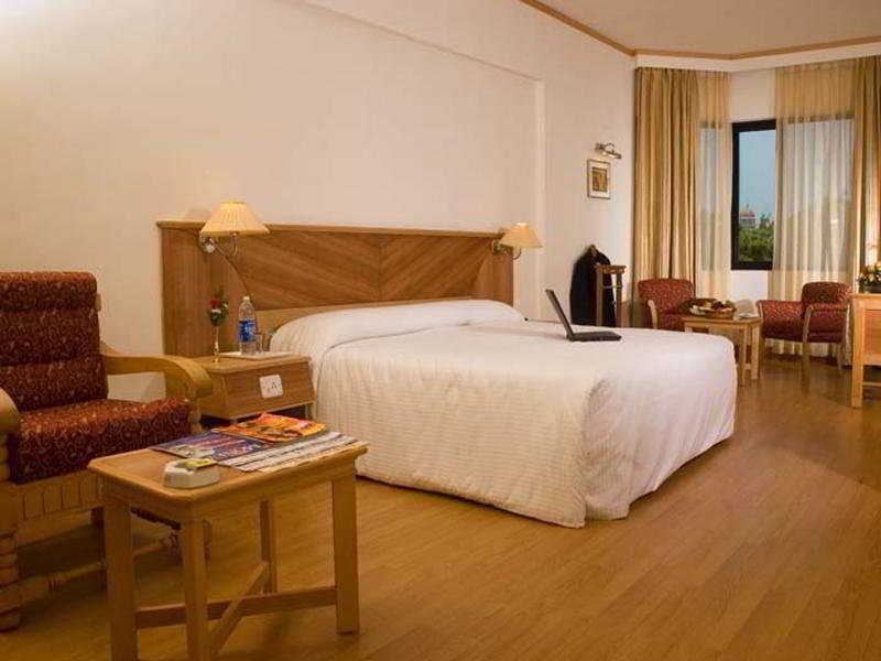 The South Park Hotel Thiruvananthapuram ภายนอก รูปภาพ