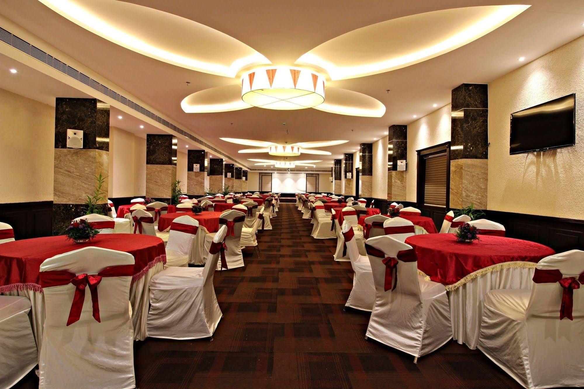 The South Park Hotel Thiruvananthapuram ภายนอก รูปภาพ