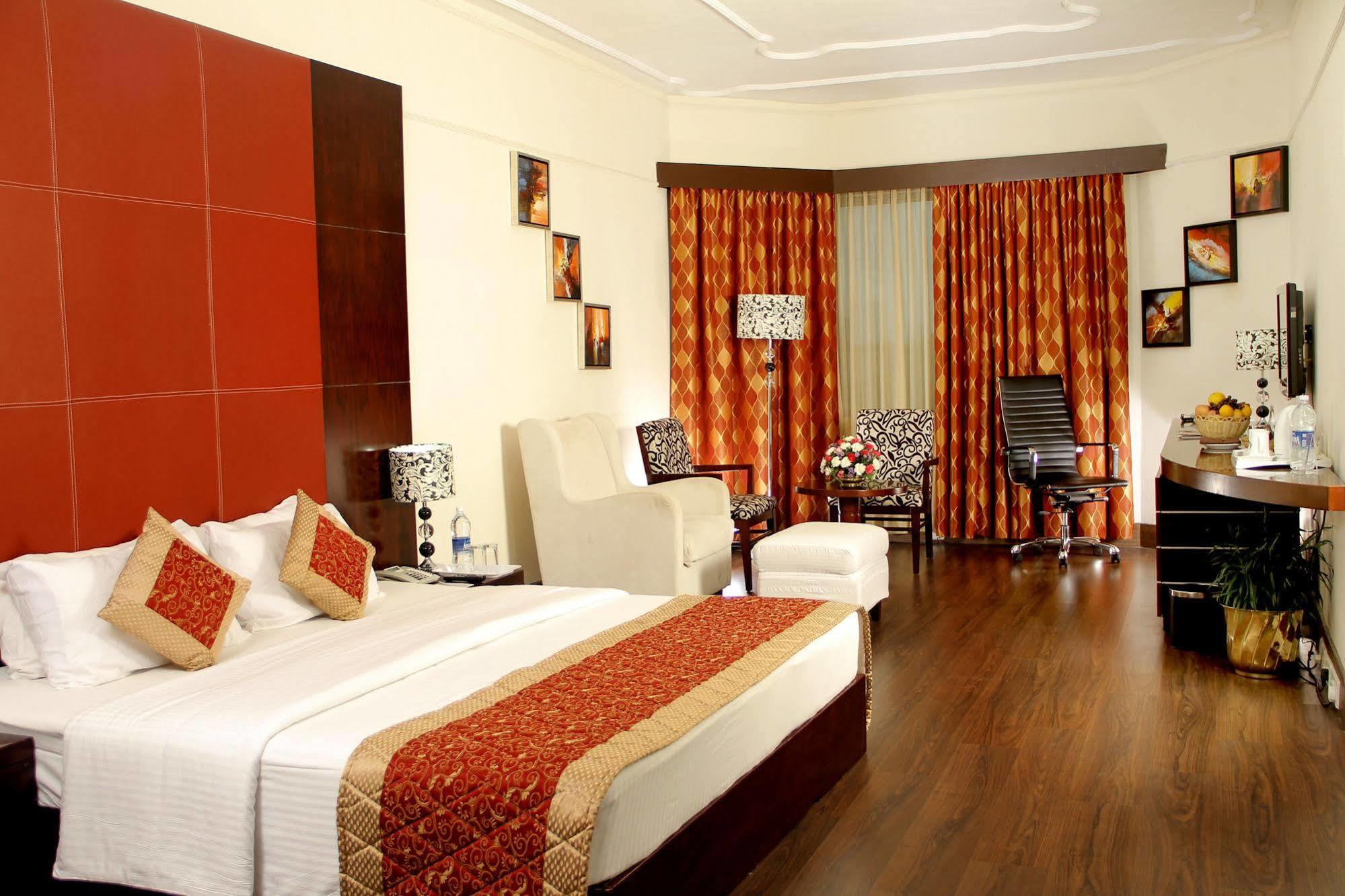 The South Park Hotel Thiruvananthapuram ภายนอก รูปภาพ