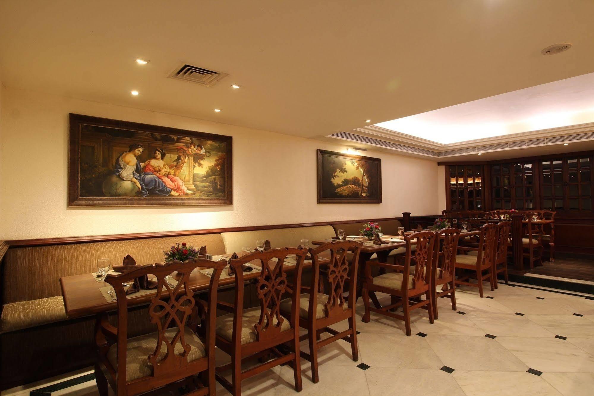 The South Park Hotel Thiruvananthapuram ภายนอก รูปภาพ