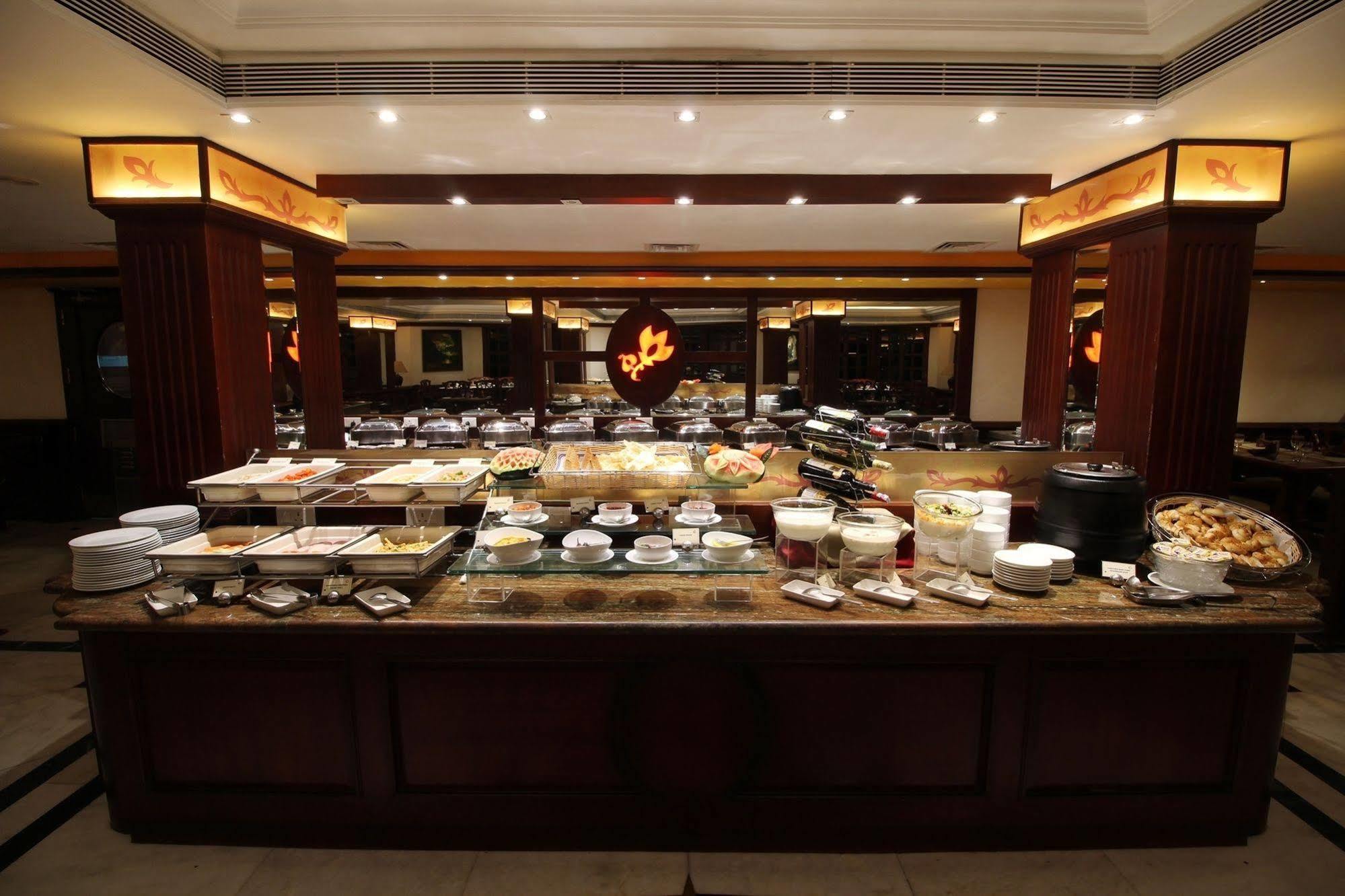 The South Park Hotel Thiruvananthapuram ภายนอก รูปภาพ
