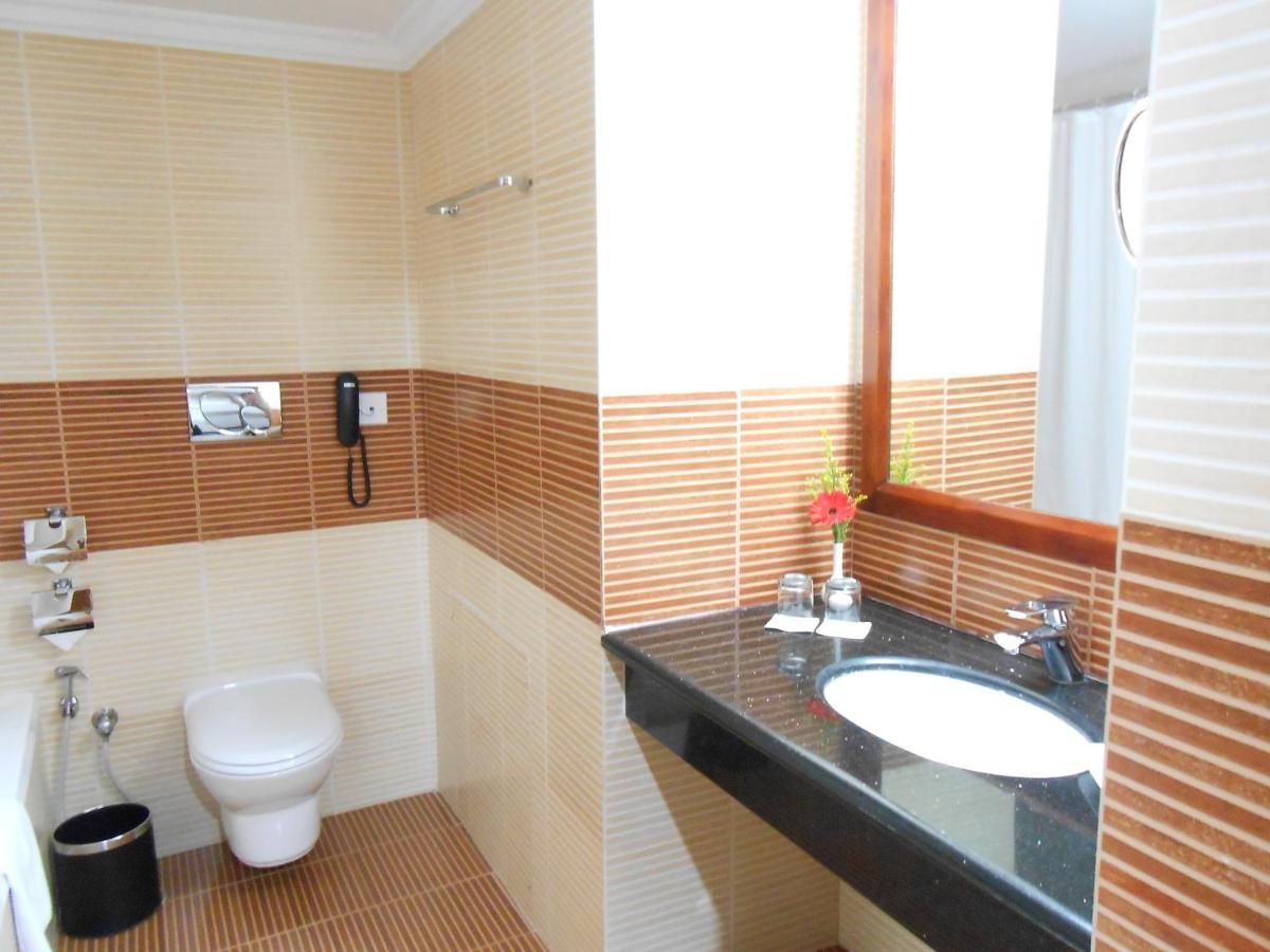 The South Park Hotel Thiruvananthapuram ภายนอก รูปภาพ